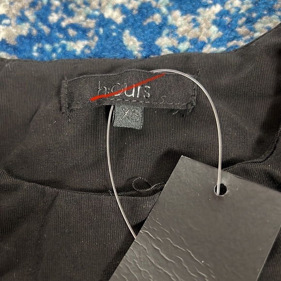 h:ours Diem Cut Out Top in Black - Picture 13 of 13